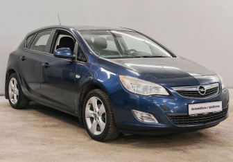 Подержанный автомобиль Opel Astra Hatchback 2011 года (3 фото)