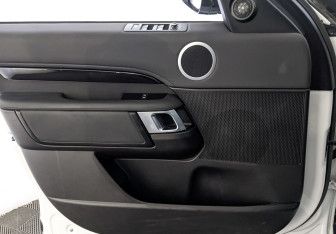 Подержанный автомобиль Land Rover Discovery 2018 года (19 фото)