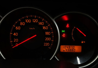 Подержанный автомобиль Nissan Tiida Sedan 2010 года (14 фото)