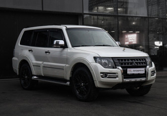Подержанный автомобиль Mitsubishi Pajero 2019 года (3 фото)