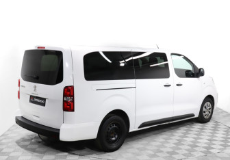Подержанный автомобиль Peugeot Traveller 2022 года (5 фото)
