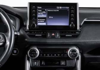 Подержанный автомобиль Toyota RAV4 2020 года (14 фото)