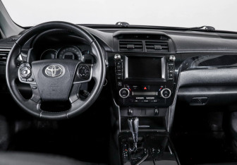 Подержанный автомобиль Toyota Camry Sedan 2012 года (12 фото)