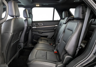 Подержанный автомобиль Ford Explorer 2019 года (18 фото)