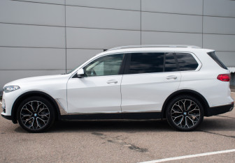 Подержанный автомобиль BMW X7 2019 года (8 фото)
