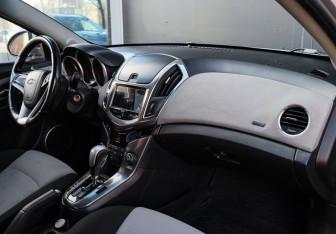 Подержанный автомобиль Chevrolet Cruze Sedan 2014 года (7 фото)