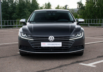 Подержанный автомобиль Volkswagen Arteon 2019 года (2 фото)