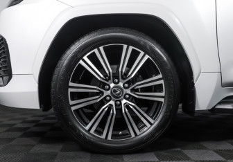 Подержанный автомобиль Lexus LX 2022 года (31 фото)