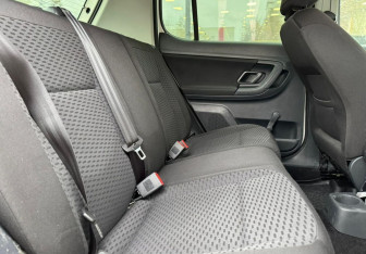 Подержанный автомобиль Skoda Fabia Hatchback 2012 года (11 фото)