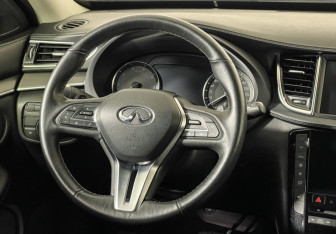 Подержанный автомобиль Infiniti QX50 2018 года (14 фото)