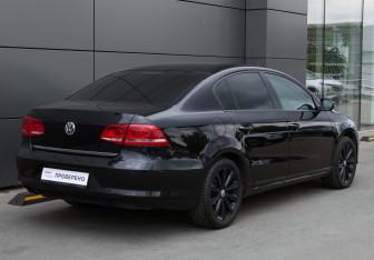 Подержанный автомобиль Volkswagen Passat Sedan 2011 года (5 фото)