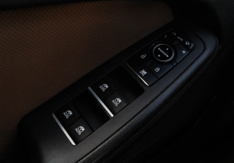 Подержанный автомобиль Hyundai Genesis 2015 года (24 фото)
