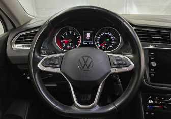 Подержанный автомобиль Volkswagen Tiguan 2021 года (12 фото)