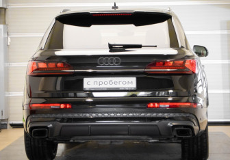 Подержанный автомобиль Audi Q7 2024 года (5 фото)