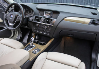 Подержанный автомобиль BMW X3 2012 года (11 фото)