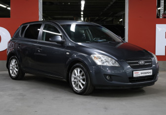 Подержанный автомобиль Kia Ceed Hatchback 2009 года (3 фото)