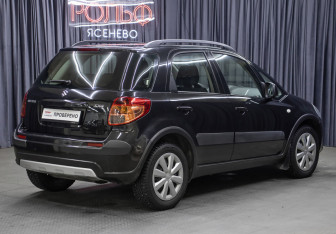 Подержанный автомобиль Suzuki SX4 Hatchback 2014 года (5 фото)