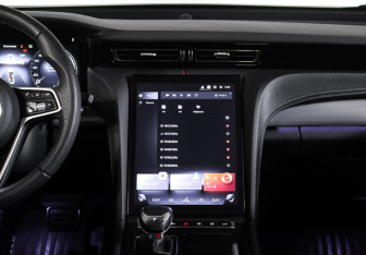 Подержанный автомобиль Hongqi H5 2024 года (14 фото)