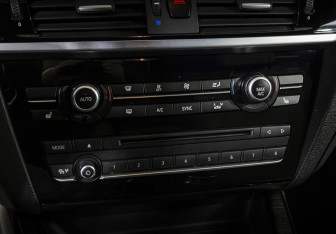 Подержанный автомобиль BMW X4 2016 года (16 фото)