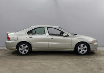Подержанный автомобиль Volvo S60 2007 года (4 фото)