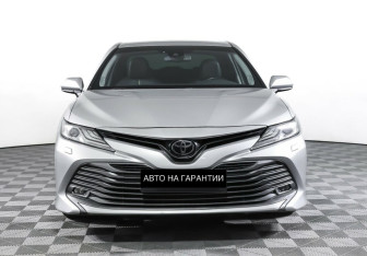 Подержанный автомобиль Toyota Camry Sedan 2018 года (2 фото)