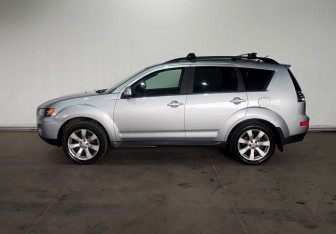 Подержанный автомобиль Mitsubishi Outlander 2011 года (8 фото)