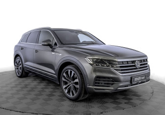 Подержанный автомобиль Volkswagen Touareg 2021 года (3 фото)
