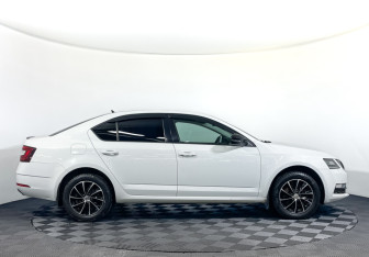 Подержанный автомобиль Skoda Octavia Liftback 2018 года (4 фото)