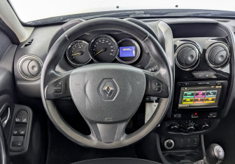 Подержанный автомобиль Renault Duster 2017 года (21 фото)