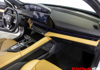 Подержанный автомобиль Changan UNI-V 2022 года (7 фото)