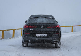 Подержанный автомобиль BMW X6 2021 года (4 фото)