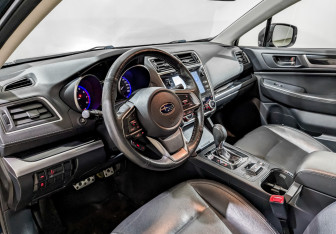 Подержанный автомобиль Subaru Legacy Sedan 2019 года (15 фото)