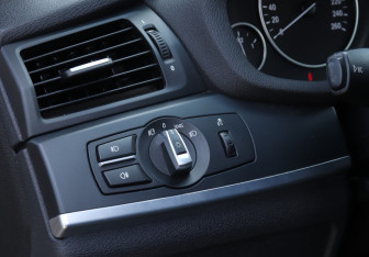 Подержанный автомобиль BMW X3 2014 года (17 фото)