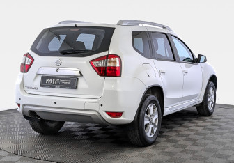 Подержанный автомобиль Nissan Terrano 2020 года (5 фото)