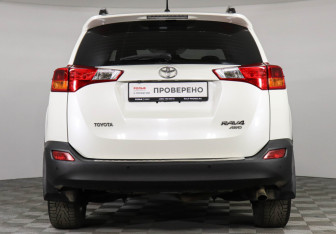 Подержанный автомобиль Toyota RAV4 2013 года (6 фото)
