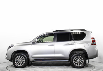 Подержанный автомобиль Toyota Land Cruiser Prado 2014 года (8 фото)