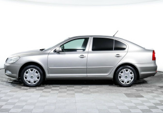 Подержанный автомобиль Skoda Octavia Liftback 2012 года (3 фото)