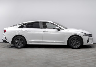 Подержанный автомобиль Kia K5 2021 года (4 фото)