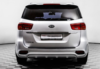 Подержанный автомобиль Kia Carnival 2019 года (6 фото)