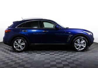 Подержанный автомобиль Infiniti QX70 2017 года (4 фото)