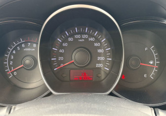 Подержанный автомобиль Kia Rio Hatchback 2012 года (16 фото)