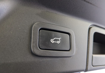 Подержанный автомобиль Land Rover Range Rover Velar 2020 года (10 фото)