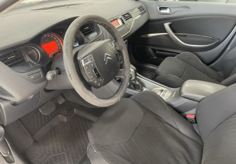 Подержанный автомобиль Citroen C5 Sedan 2010 года (11 фото)