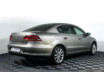 Подержанный автомобиль Volkswagen Passat Sedan 2012 года (5 фото)