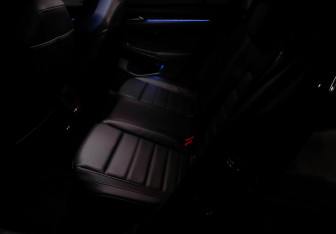 Подержанный автомобиль Volkswagen Golf R Hatchback 2023 года (32 фото)