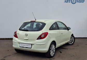 Подержанный автомобиль Opel Corsa 2011 года (5 фото)