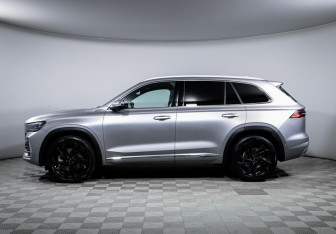 Подержанный автомобиль Geely Monjaro 2024 года (8 фото)