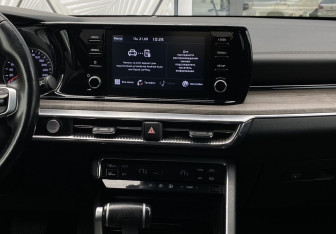 Подержанный автомобиль Kia K5 2021 года (12 фото)