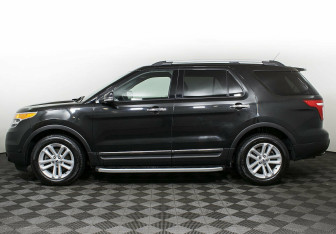 Подержанный автомобиль Ford Explorer 2012 года (3 фото)
