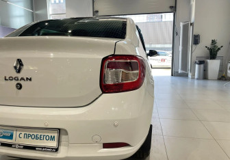 Подержанный автомобиль Renault Logan Sedan 2018 года (8 фото)